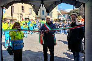 Castelnuovo si colora di giallo-azzurro: il Comitato delle Misericordie Lucchesi in festa