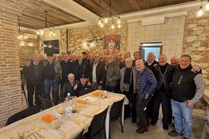 “I vecchietti terribili” si incontrano come ogni anno al ristorante La Grotta di Cascina per una “volata a tavola”