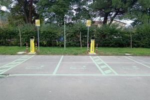 Poste, installate colonnine per la ricarica di auto elettriche