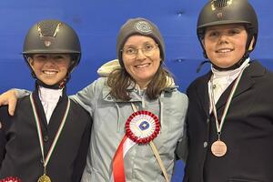 Le Giovani Amazzoni del Centro Ippico “La Vecchia Fattoria da Marica” Campionesse Toscane di Dressage