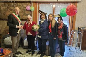 Massa Sassorosso: festa per i 100 anni della signora Ilda