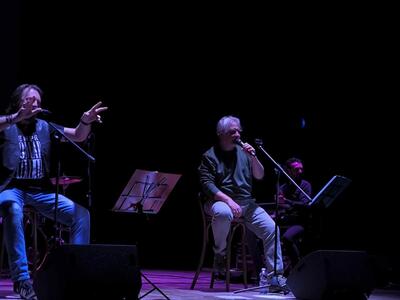 I Nomadi suonano &#039;unplugged&#039; al Teatro Alfieri: i brani più iconici di un gruppo che ha fatto la storia