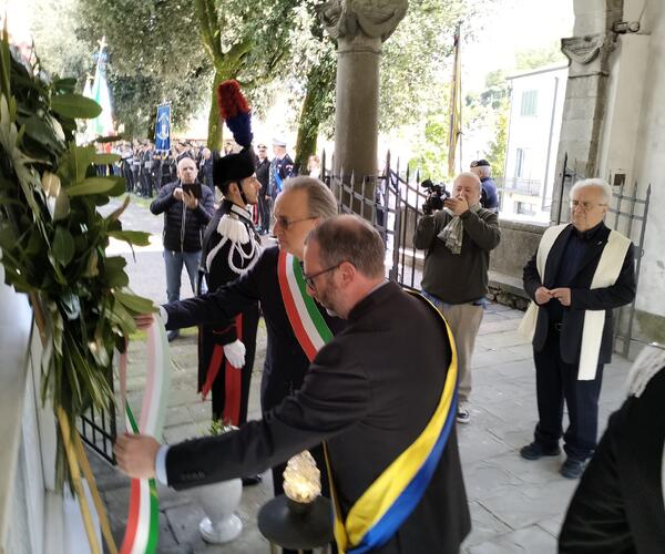 25 aprile a Castelnuovo, una corona per tutti i caduti: cerimonia solenne in piazza Vincenti