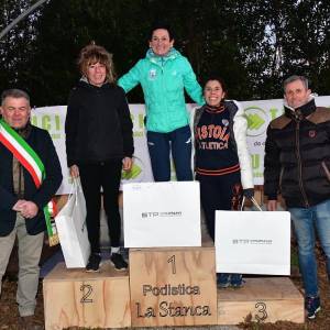 PIERONI ROBERTA ORECCHIELLA VINCE CATEGORIA DONNE veterane